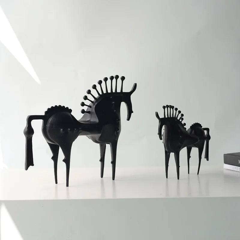 Decor Figurines Abstraction Horseradish Horse Figurine Metal Handicraft  Miniatures Artificial Animal Sculpture Home Decoration