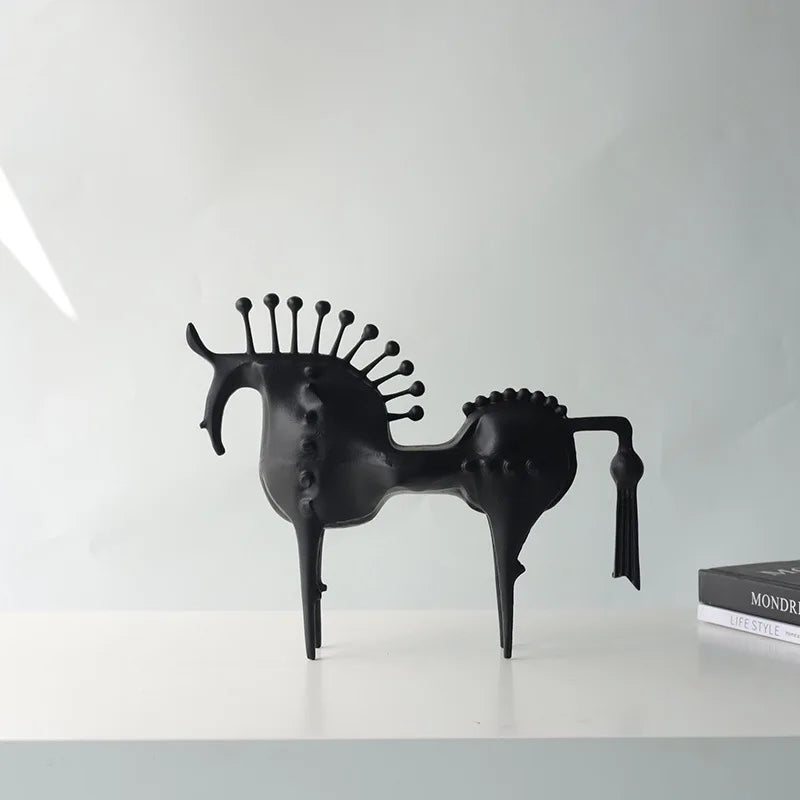 Decor Figurines Abstraction Horseradish Horse Figurine Metal Handicraft  Miniatures Artificial Animal Sculpture Home Decoration